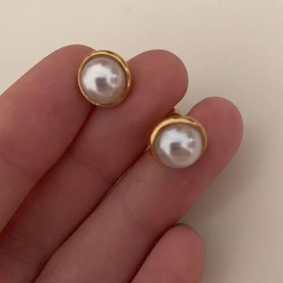 #44 New White Pearl Gold Screw Back Stud Earrings - Picture 2 of 13